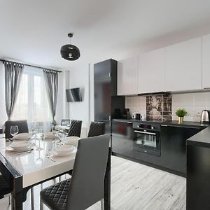 Oomph Warsaw Central Premium Apartments