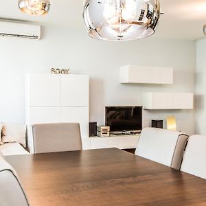 Appartement de Luxe à 2 Chambres à Coucher