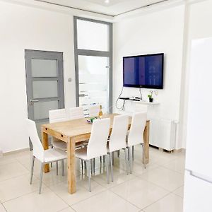 Luxury Apartment In The Centre Ac Parking Garden