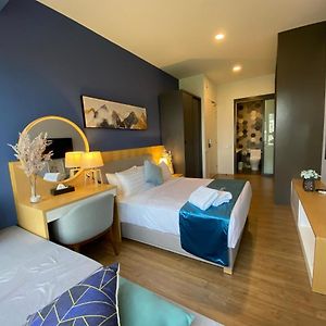 Studio de Conception Lit Queen-Size