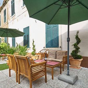 Mediteran With Garden Next To Beach And Old Town