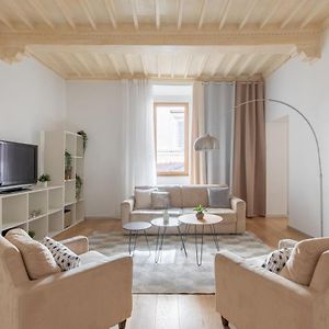 Iflat Navona White And Stylish Apartment