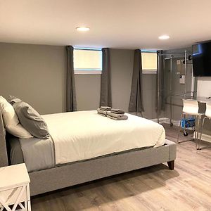 Studio Lit King-Size