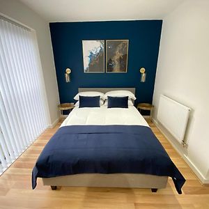 Large 5-Bed City Centre Townhouse With Secure Parking
