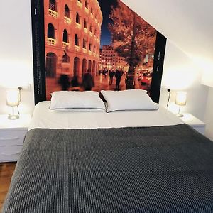 Studio Lit King-Size