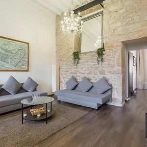 LE JACQUARD Appartement Garage Lyon Centre pour 2 à 8 pers Contact O66I4O9II9