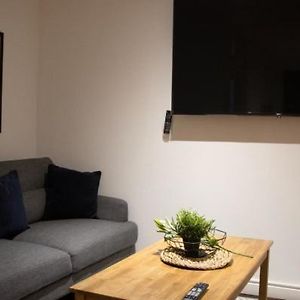 Studio Lit King-Size
