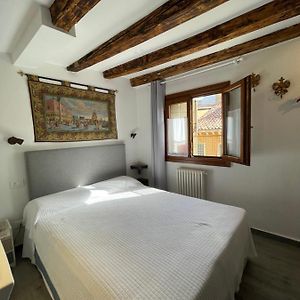 Chambre Budgétée Lit King-Size