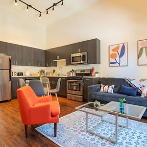 Mccormick Place 420 Friendly 3Br In Downtown Chicago With Optional Parking Sleeps 8 Guests Near Soldier Field, Grant Park And Lakefront Trail