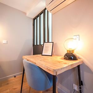 Studio Lit Queen-Size