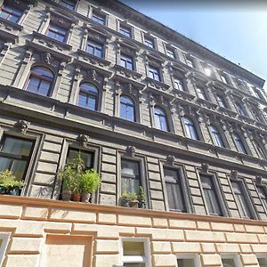 Modern 2Br Apartments - Full Kitchen - Schoenbrunn Area - 15 Mins To City Center