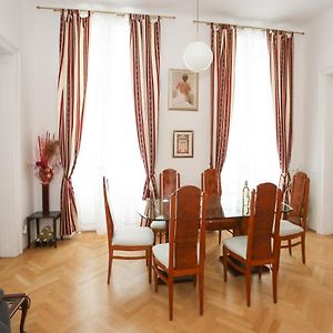 Appartement à 3 Chambres à Coucher