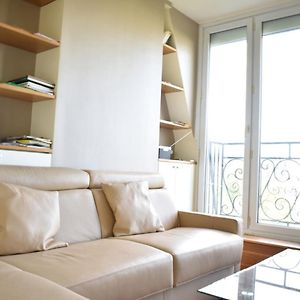 Fully Renovated Bright Studio With High View