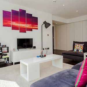 Exquisite 2-Bedroom Apartment In Bank