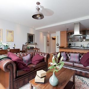 Holyrood Residence - Luxury Apartment With Parking