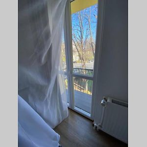 Cozy Apartment In The Business Area Of Bucharest