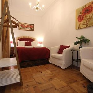 Bordeaux M1 R3 - Nice & Comfortable Double Room With Private Patio & Shared Bathroom