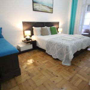 Large double room in Lisbon, Marques de Pombal Room 4