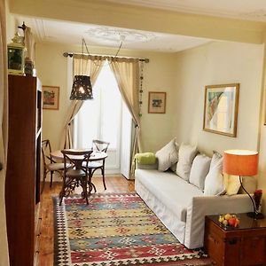 Remodeled Historic Apartment In Bairro Alto