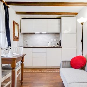 Tra Le Due Torri E Piazza Santo Stefano Apartment