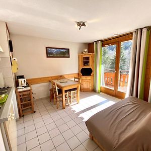 Appartement à 2 Chambres à Coucher