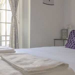 Stylish 1 Bed Apartment Near Battersea Park