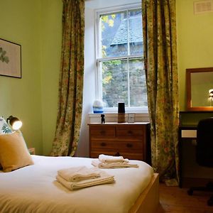Central 3 Bedroom Next To Leafy Meadows