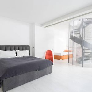 Unique 4 Storey House on Naviglio 4Bd, 4Bt