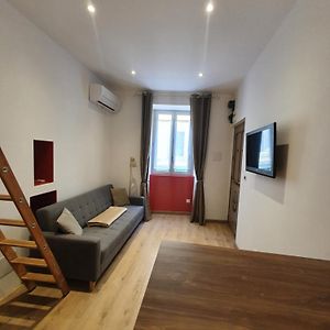 Studio entièrement rénové vieille ville