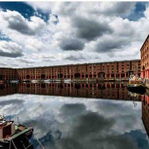 Liverpool, Superb City Centre Apartment With Parking