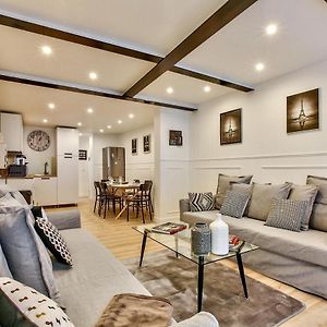 14 Luxury Flat Eiffel Design 1