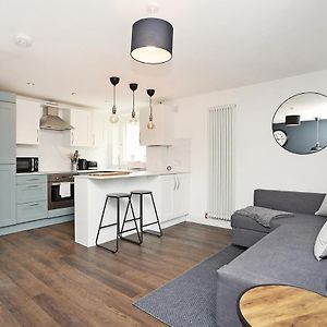 Joivy Contemporary Royal Mile Apartment With Balcony