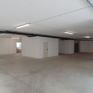 Studio Lit King-Size