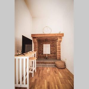 Studio Lit King-Size
