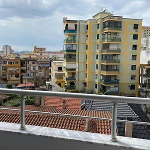 Spacious 1Br City Hub With Balcony