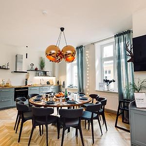 Elvis Apartment/11 Beds/6 Bedrooms/Riga Old Town