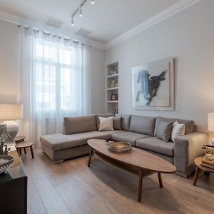 Historic Plaka'S Deluxe Apartment