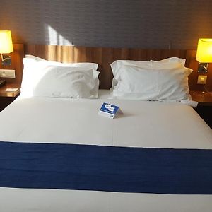Chambre Standarde Lit Queen-Size avec Accès aux Personnes Handicapées