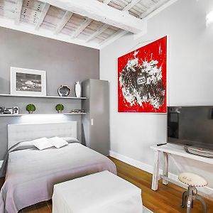 Studio Lit King-Size