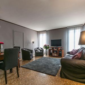 Appartement à 3 Chambres à Coucher