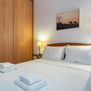 Flat In Excellent Location With Private Parking