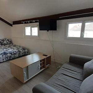 Studio Lit King-Size