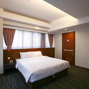 Chambre Premier Lit King-Size avec Accès aux Personnes Handicapées