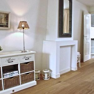 Stylish Canalhouse B