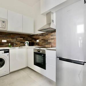 Premium Apartment By Hi5 - Central 3 Bedroom