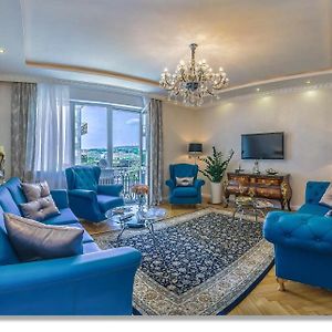 Appartement à 3 Chambres à Coucher