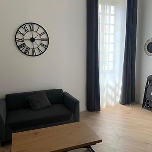 Studio Lit King-Size