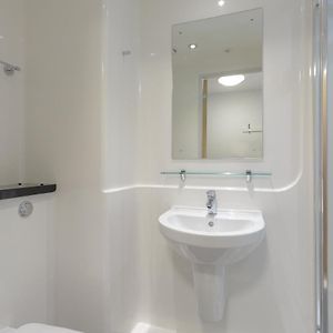 Appartement à 4 Chambres à Coucher