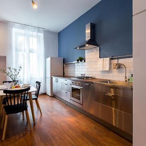 FriendHouse Apartments