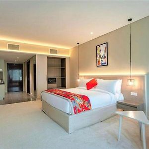 Studio Lit King-Size